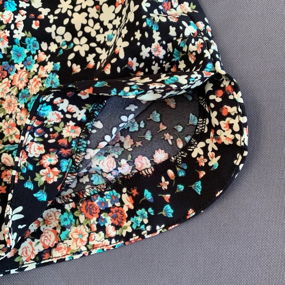 Floral Shorts - Picture 5 of 6